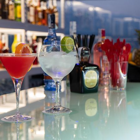 蓝海格兰塞万提斯酒店 托雷莫利诺斯 外观 照片