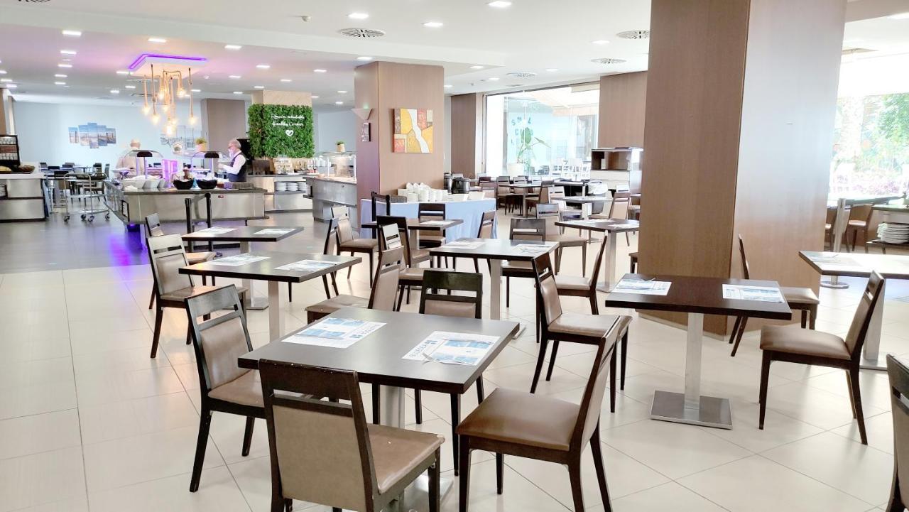 蓝海格兰塞万提斯酒店 托雷莫利诺斯 外观 照片