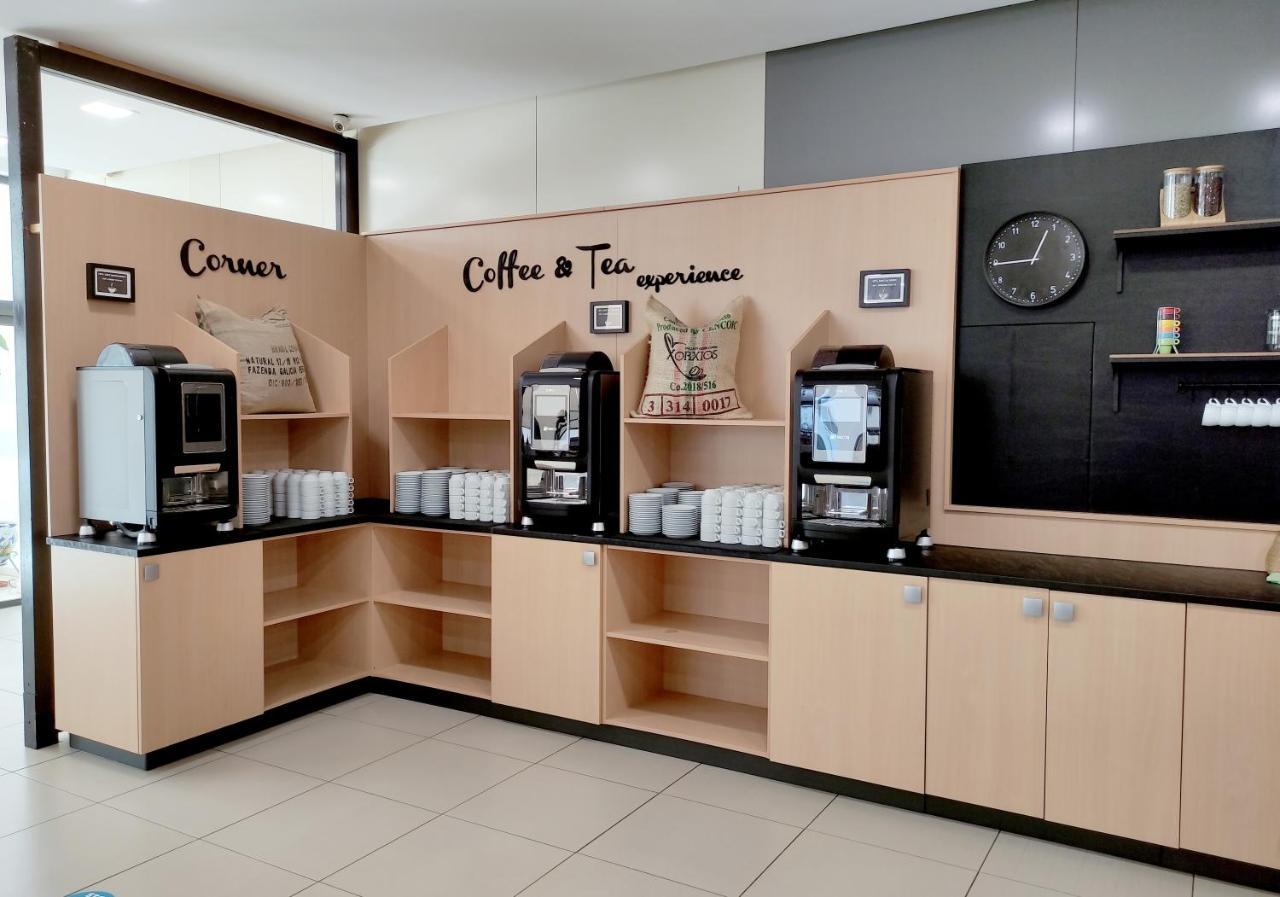 蓝海格兰塞万提斯酒店 托雷莫利诺斯 外观 照片